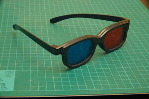 red_cyan_glasses_make3_00347__300.jpg